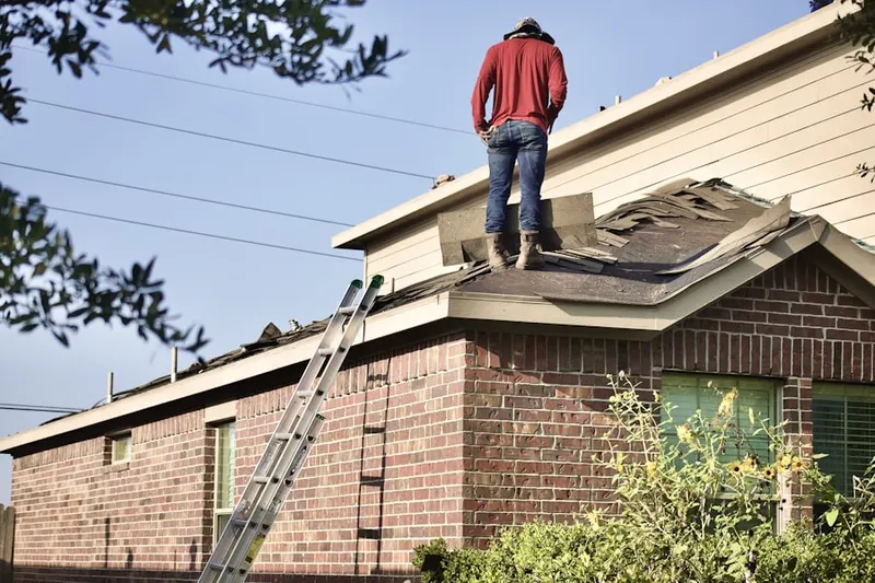 Professional roofer working on a residential roof in Lanare